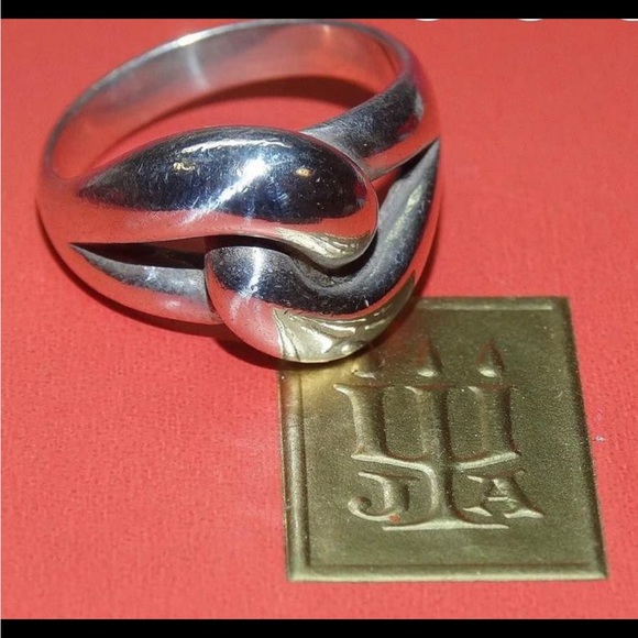 James Avery retired Cadena twist ring size 8 - Picture 1 of 6